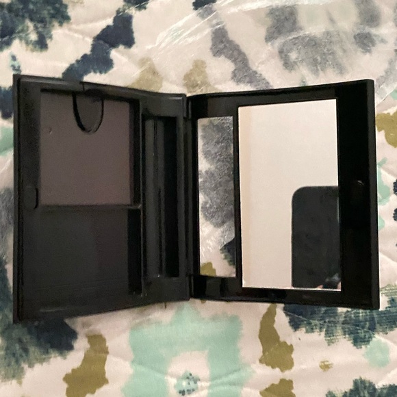 Mary Kay Compact NIB - Picture 3 of 3